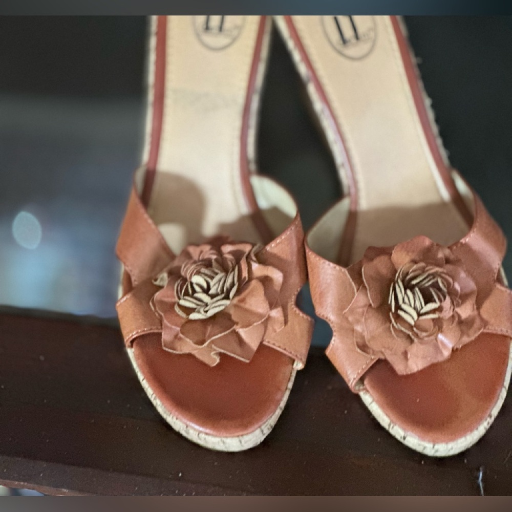 Fancy flower Wedge Heel